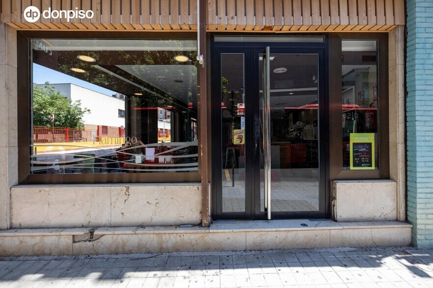 Retail in Granada for sale - Building Photo - Image 2 of 36