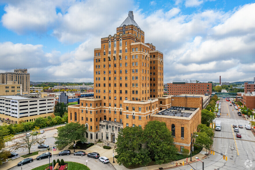 1 Canal Square Plz, Akron, OH for sale - Primary Photo - Image 1 of 1