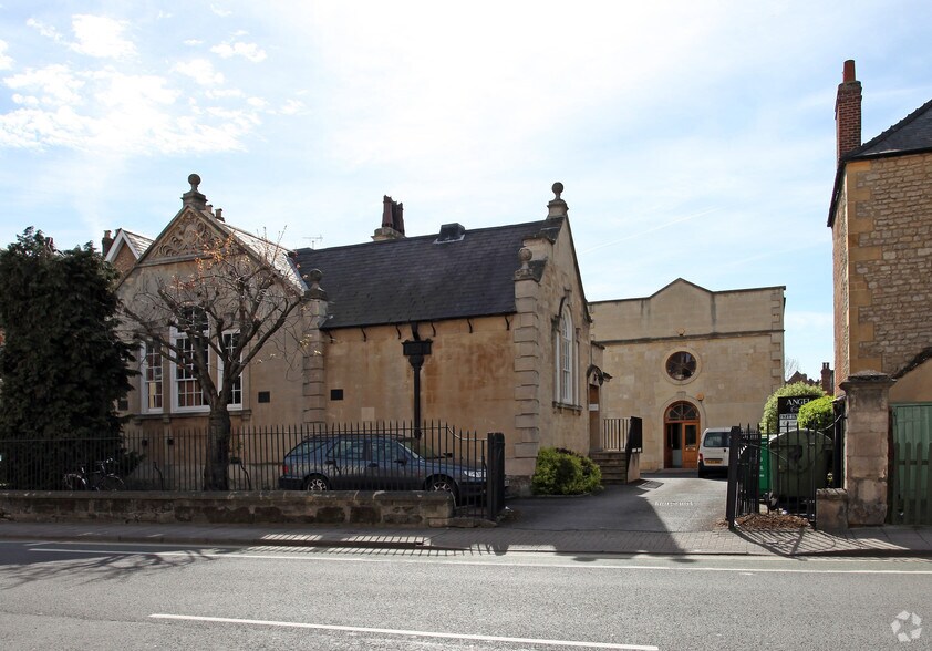 81 St Clements St, Oxford, OX4 1AW UK