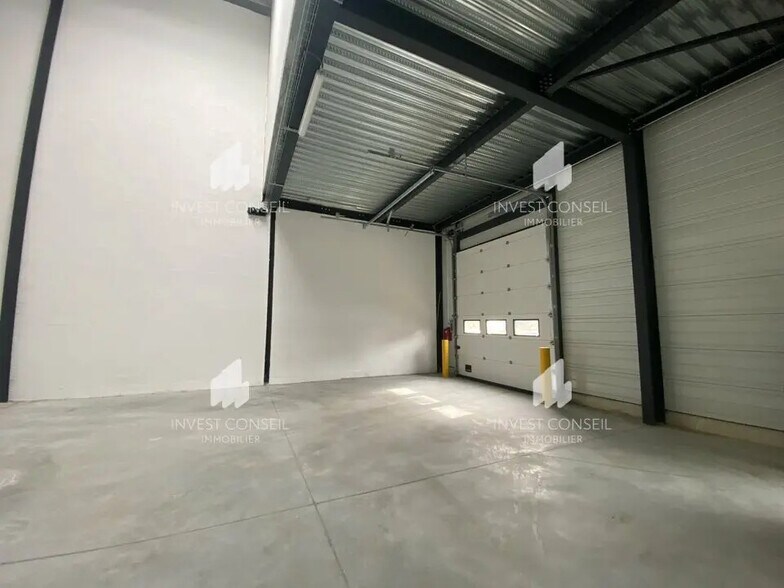 Office in Pontoise to rent - Building Photo - Image 2 of 15