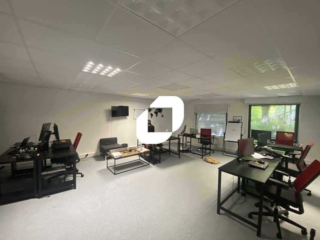 Office in Cergy to rent Interior Photo- Image 1 of 10