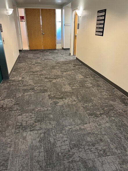 65 E Wadsworth Park Dr, Draper, UT to rent - Building Photo - Image 3 of 28