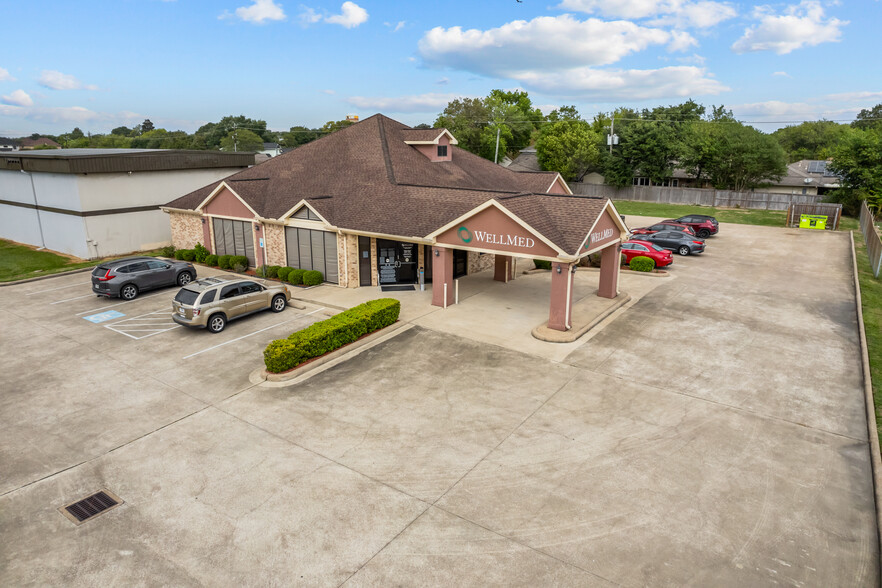 10611 W Fairmont Pky, La Porte, TX for rent - Building Photo - Image 2 of 25