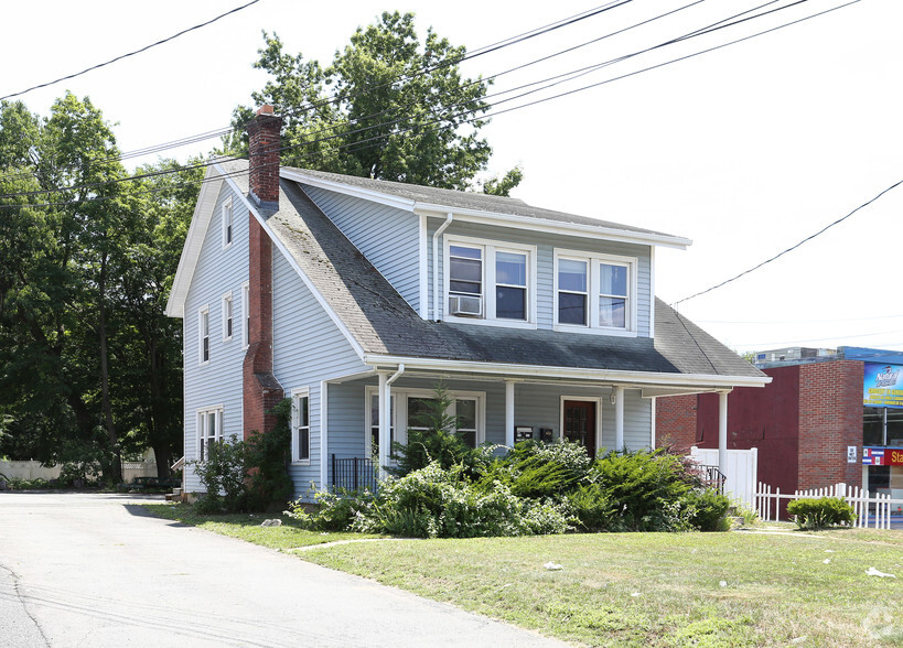 585 Burnside Ave, East Hartford, CT for rent - Primary Photo - Image 1 of 5