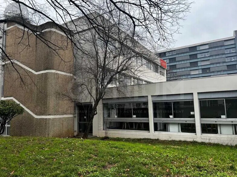 Office in Villeurbanne to rent - Building Photo - Image 3 of 5