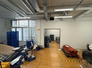Retail in Madrid, Madrid to rent Interior Photo- Image 1 of 6