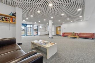 Oak Rd, Winfrith Newburgh to rent Interior Photo- Image 1 of 4