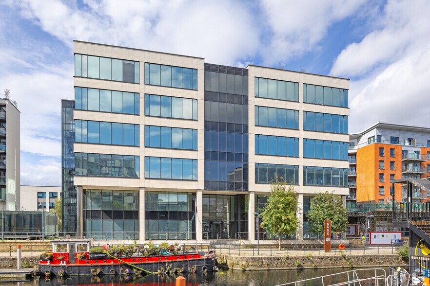 The Leeds Dock Estate portfolio of 5 properties for sale on LoopNet.co.uk - Primary Photo - Image 1 of 12