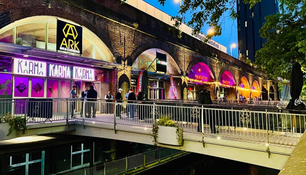 Whitworth St, Manchester to rent - Primary Photo - Image 1 of 7