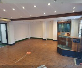 42 High St, Royal Wootton Bassett to rent Interior Photo- Image 2 of 4