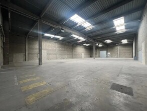 Light Industrial in Goussainville to rent Interior Photo- Image 1 of 7