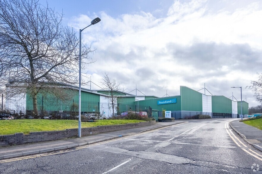 Springvale Av, Bilston to rent - Building Photo - Image 2 of 2