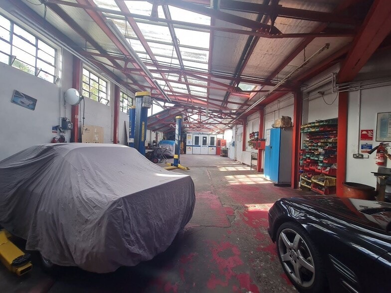 194-198 Sheen Ln, London to rent - Building Photo - Image 3 of 9