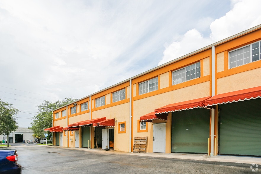 13192 SW 130th Ter, Miami, FL to rent - Building Photo - Image 3 of 3