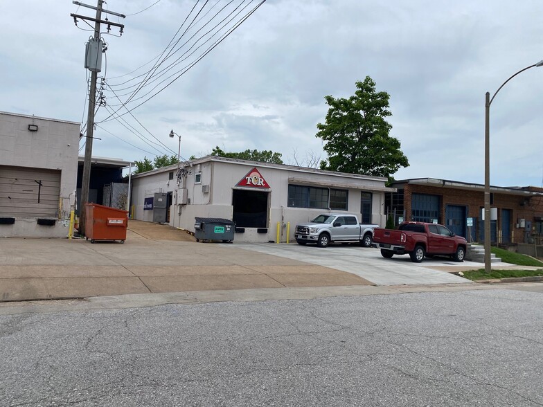 5743 West Park Ave, Saint Louis, MO for rent - Building Photo - Image 1 of 2