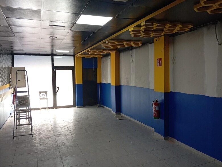 Retail in Mataró, Barcelona to rent - Interior Photo - Image 2 of 4
