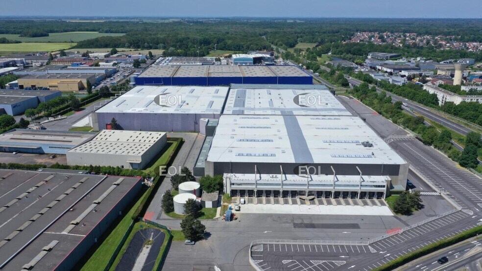 Industrial in Tournan-en-Brie to rent - Aerial - Image 2 of 12