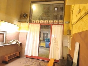 Retail in Barcelona, Barcelona to rent Interior Photo- Image 2 of 14