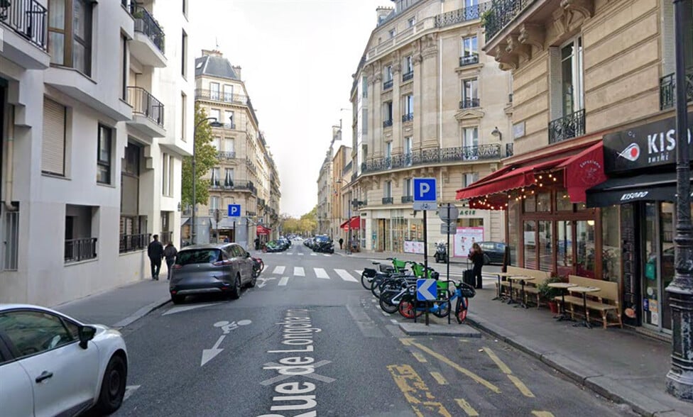 Retail in Paris to rent - Building Photo - Image 2 of 3
