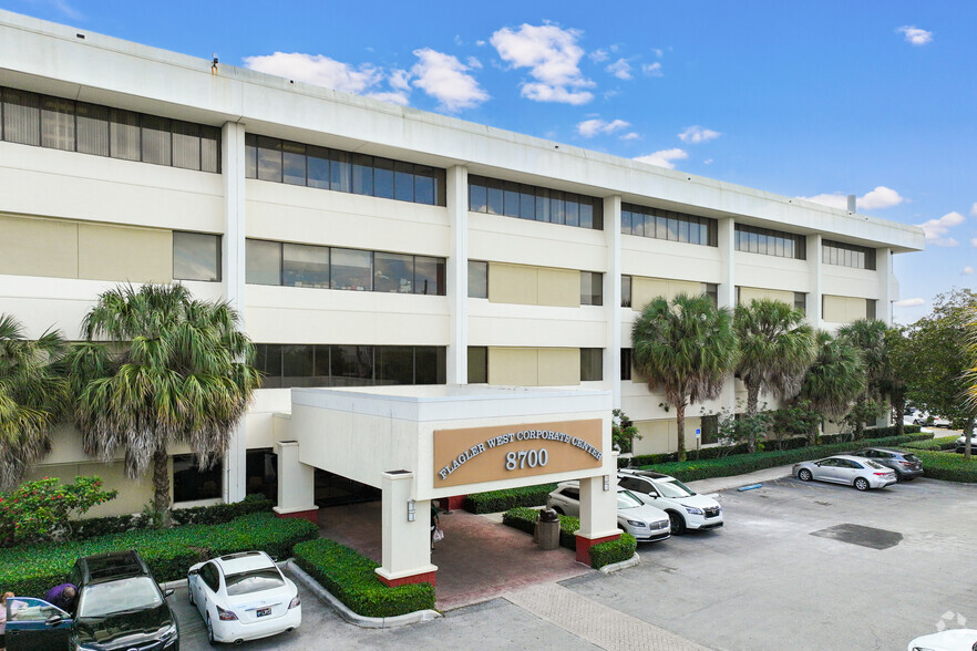 8700 W Flagler St, Miami, FL for rent - Building Photo - Image 3 of 22