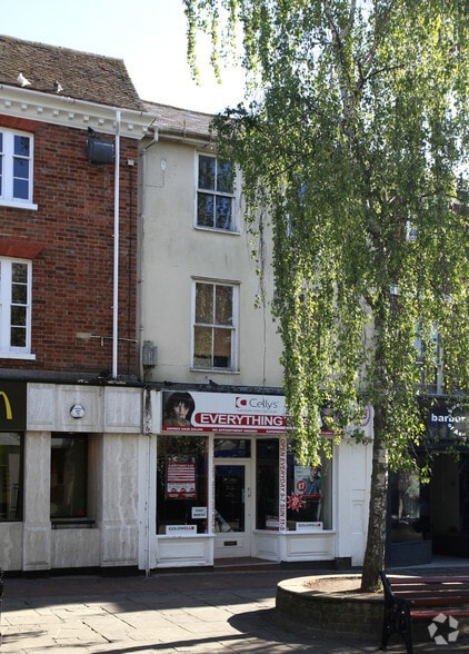 44 High St, Ashford to rent - Building Photo - Image 2 of 3