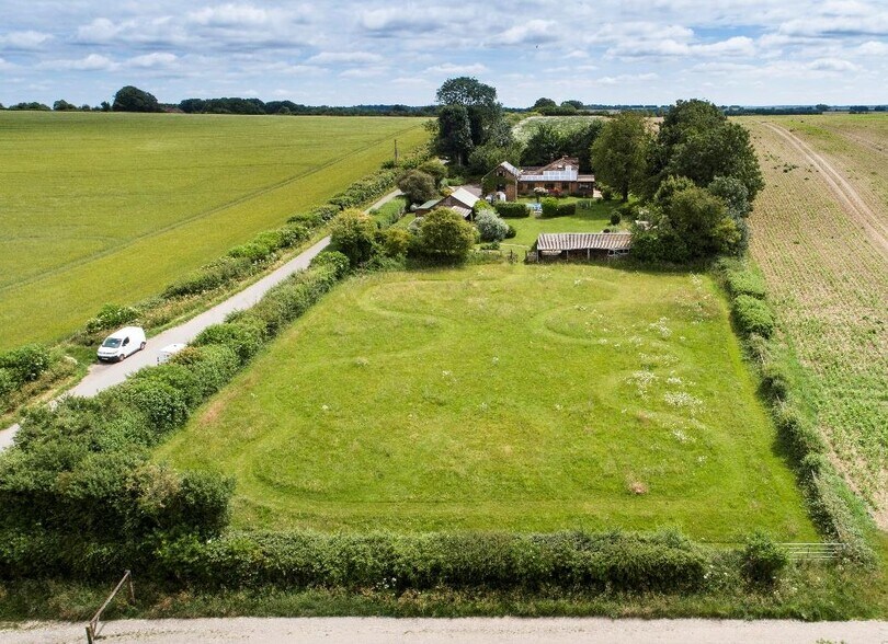 Land at Hookpit Farm portfolio of 4 properties for sale on LoopNet.co.uk - Primary Photo - Image 2 of 3
