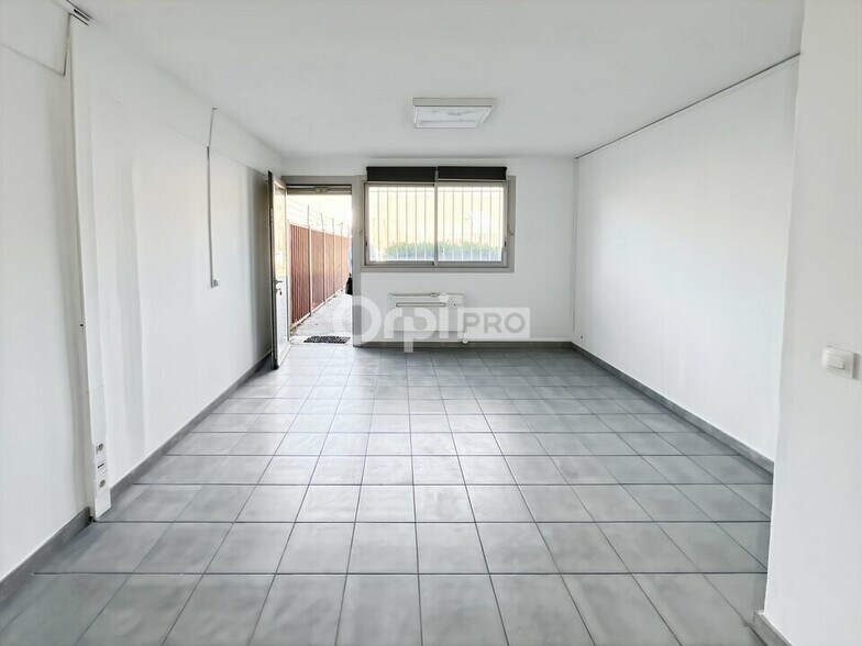 Office in Aubagne to rent - Interior Photo - Image 3 of 5