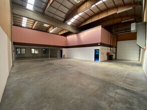 12 Chemin Des Gorges, Dardilly to rent Interior Photo- Image 2 of 2