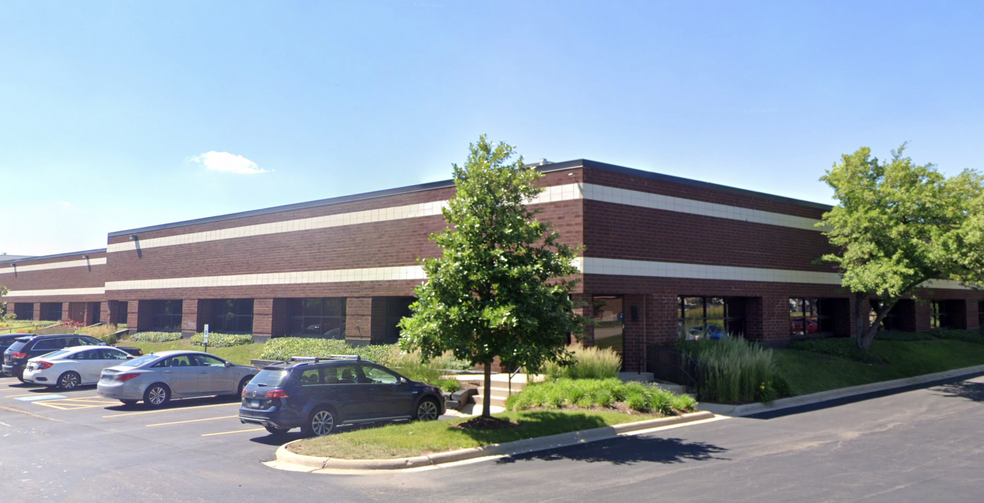 960 Industrial Dr, Elmhurst, IL for rent - Building Photo - Image 1 of 4