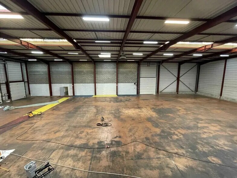 Light Industrial in Corbas to rent - Interior Photo - Image 3 of 12