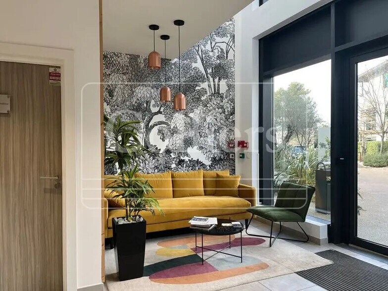 Office in Aix-en-Provence to rent - Building Photo - Image 2 of 14