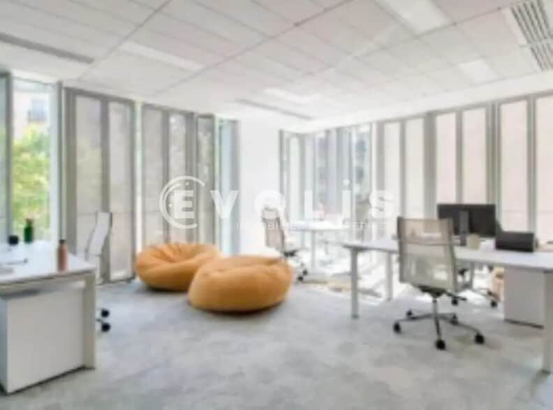 Co-working Space in Paris to rent - Interior Photo - Image 3 of 4