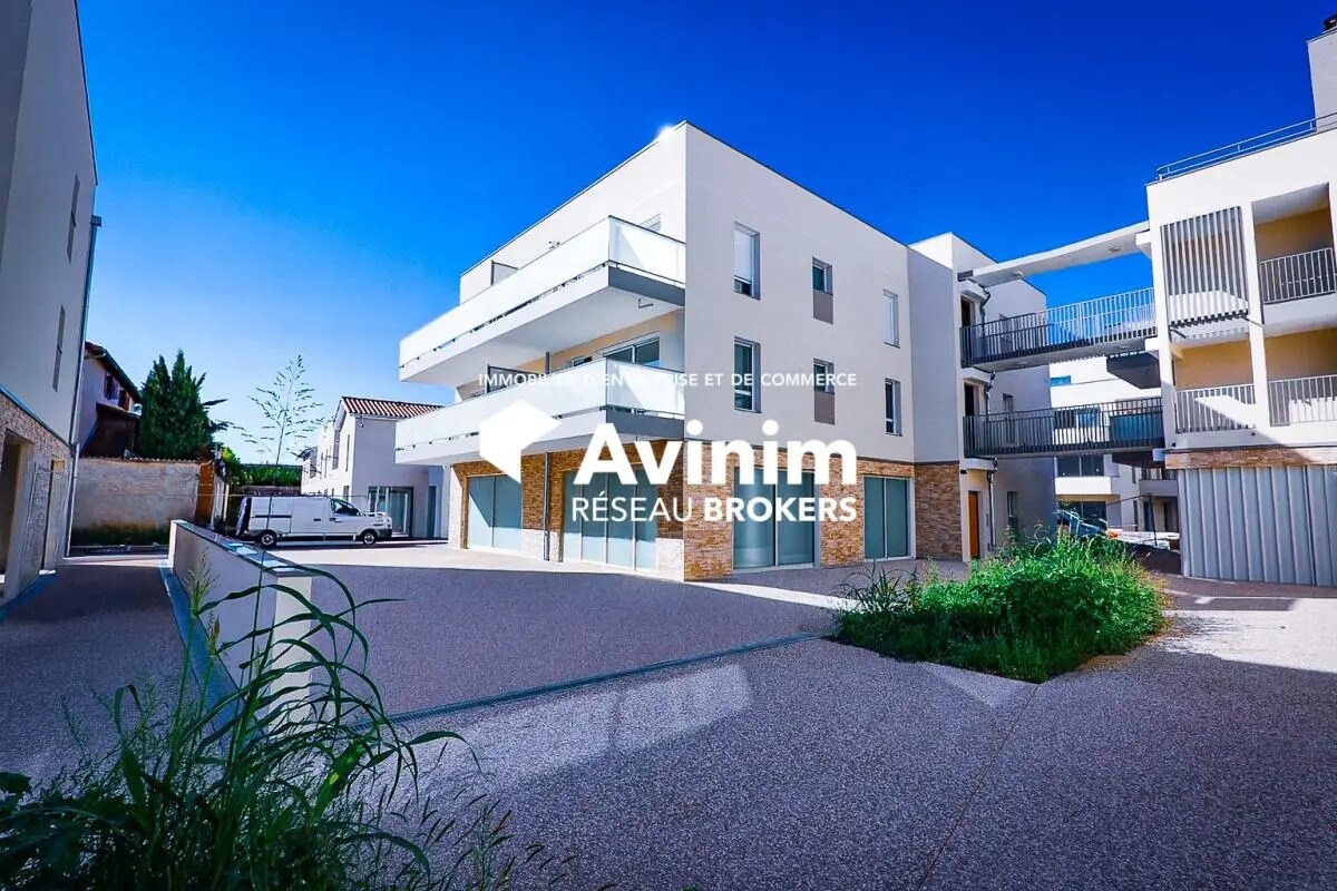 Retail in Pusignan for sale Building Photo- Image 1 of 4