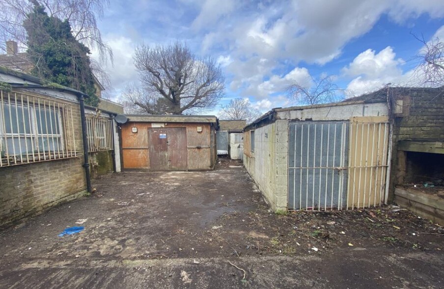 21 Broom Rd, Croydon for sale - Primary Photo - Image 1 of 1