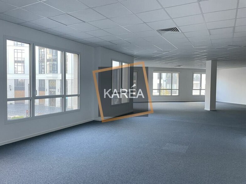 Office in Chessy for sale - Interior Photo - Image 2 of 5