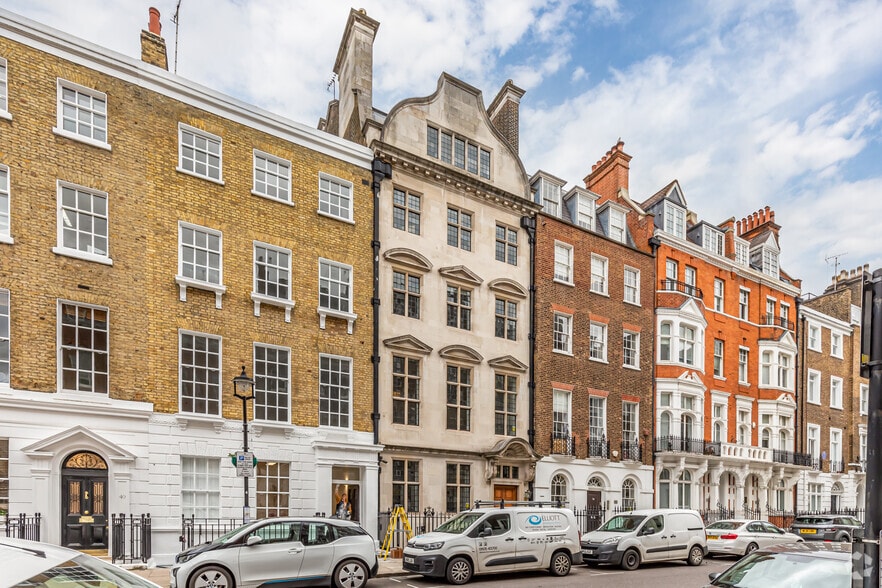 36 Queen Anne St, London to rent - Building Photo - Image 2 of 2