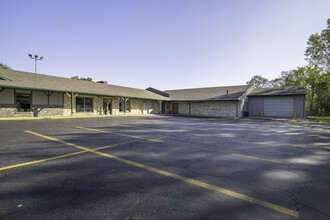 1220 Richards St, Joliet, IL for rent Building Photo- Image 2 of 25