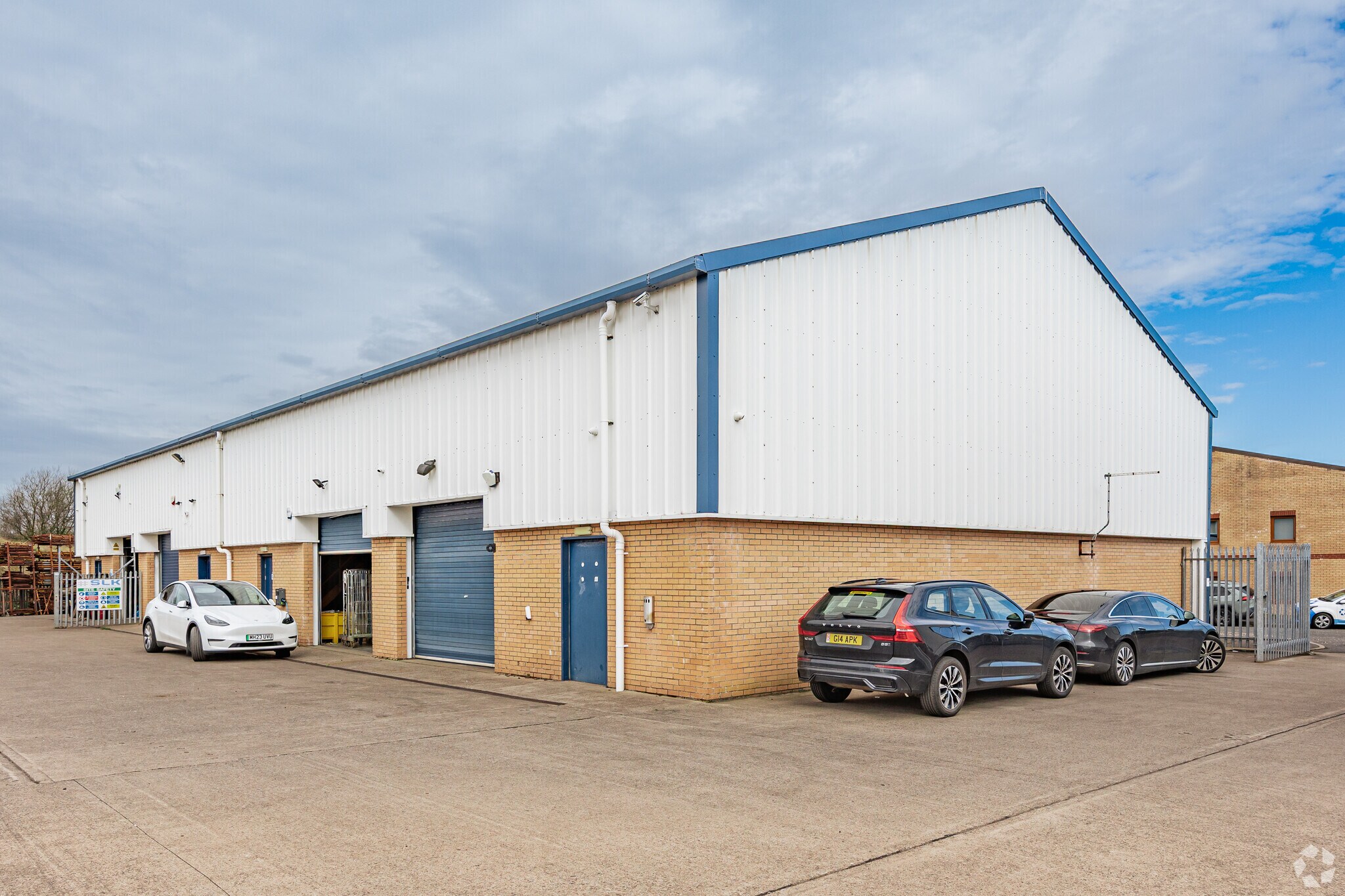 3B Langlands Sq, Glasgow to rent Primary Photo- Image 1 of 12