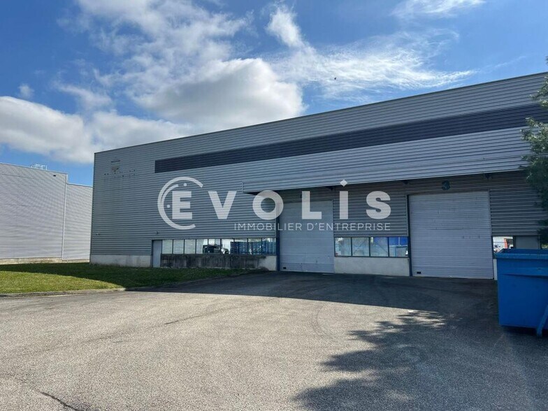 42 Rue De L'Avenir, Genas to rent - Building Photo - Image 1 of 9