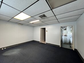 4700-4736 NE 12th Ave, Oakland Park, FL to rent Interior Photo- Image 2 of 3