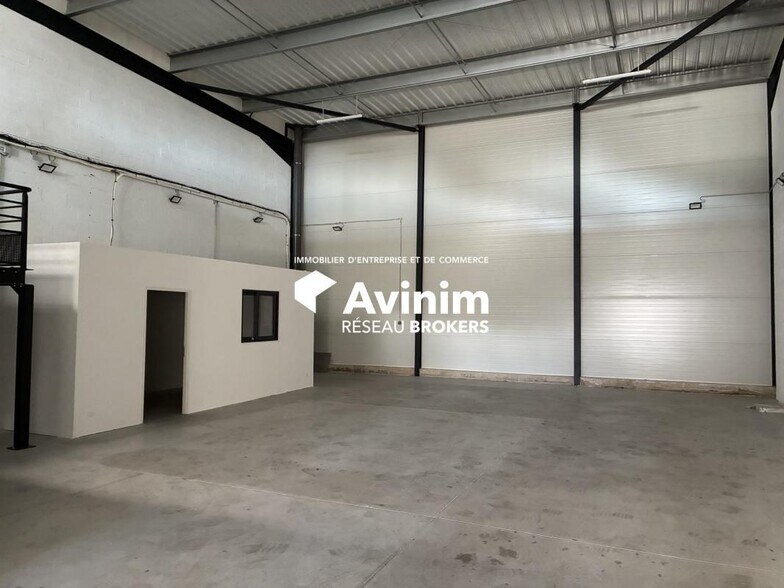 Industrial in La Ciotat to rent - Interior Photo - Image 2 of 9