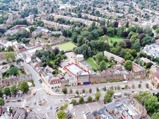 More details for Horse Fair, Banbury - Retail for Sale