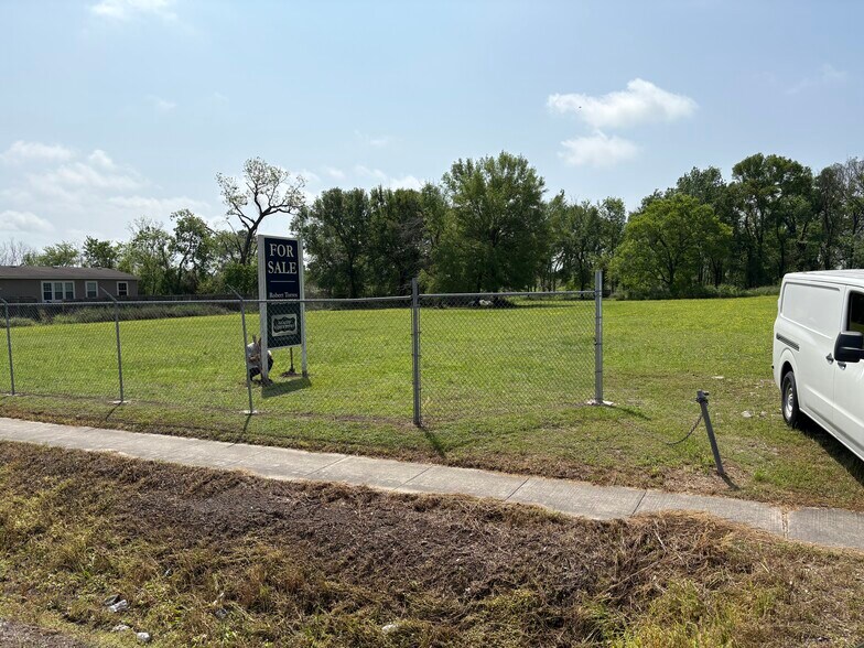 330 Victoria Dr, Houston, TX for sale - Primary Photo - Image 1 of 1