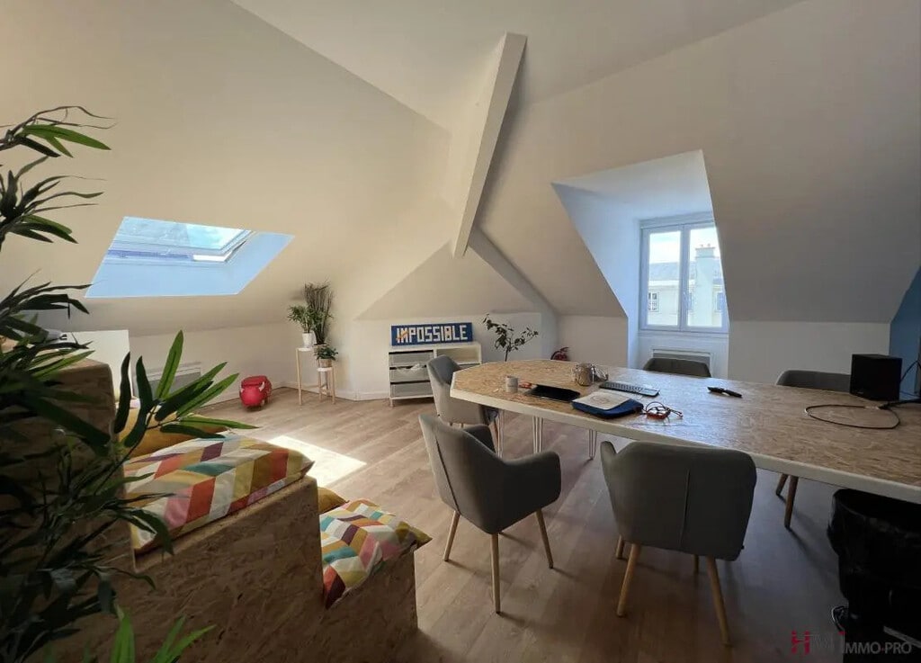 Location Bureaux 323 m² - Photo 1