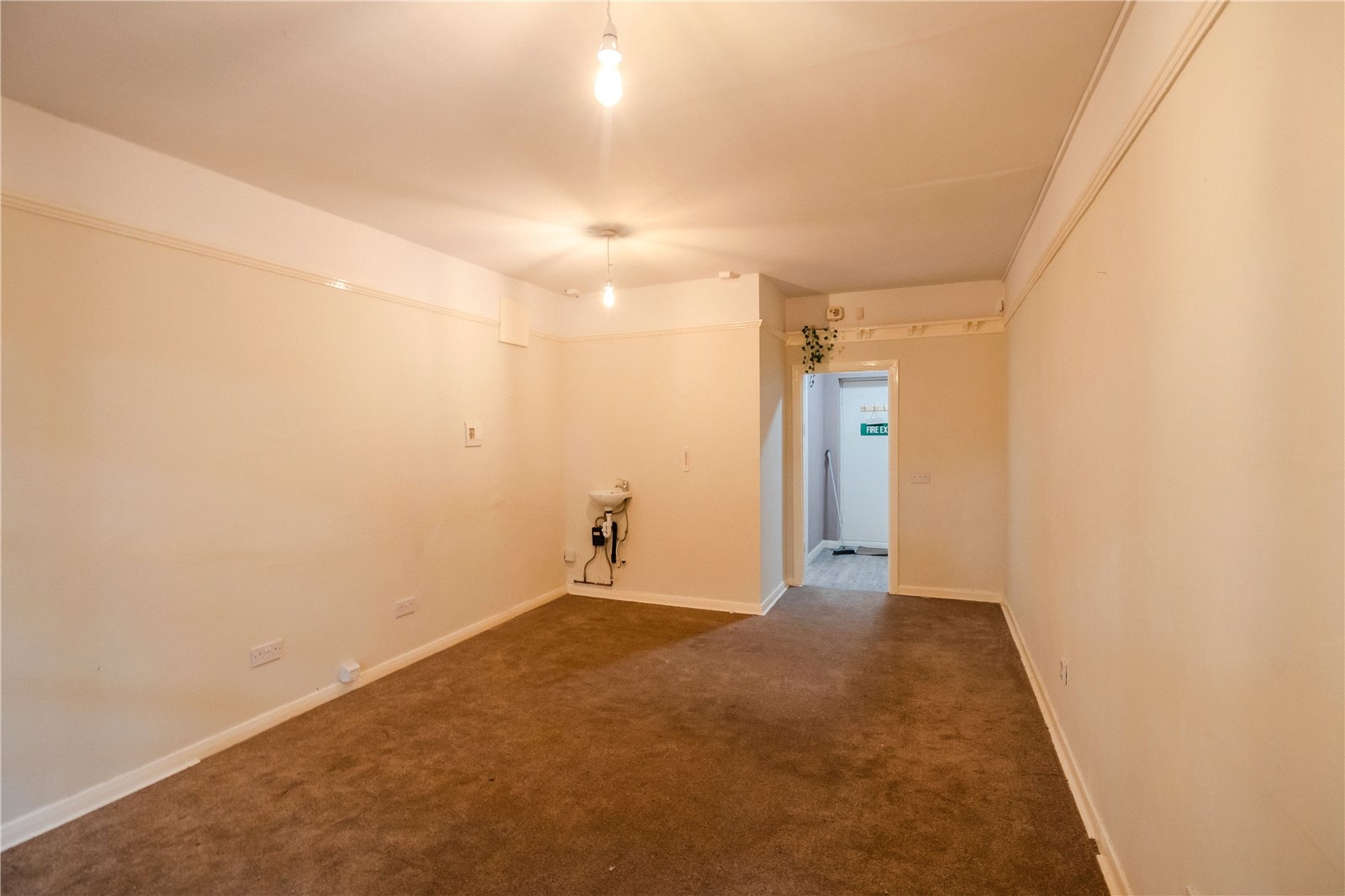 1 Regent Arcade, Grimsby to rent Interior Photo- Image 1 of 3