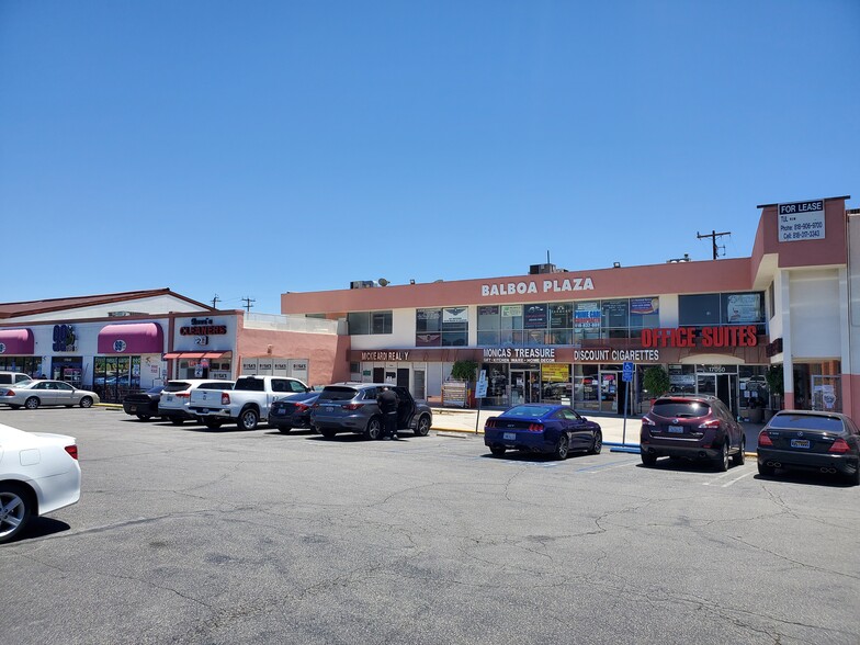 17050 Chatsworth St, Granada Hills, CA for rent - Building Photo - Image 1 of 2