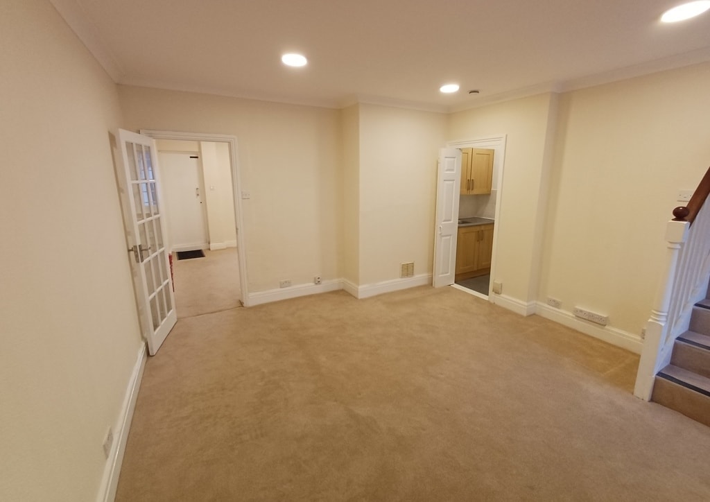 15-17 High St, Redbourn to rent Interior Photo- Image 1 of 2