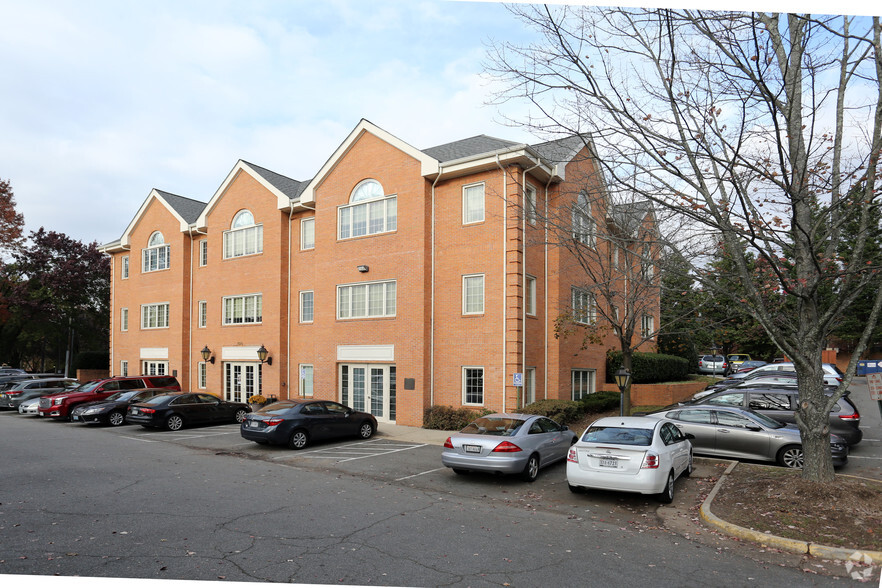 100 East St SE, Vienna, VA for rent - Primary Photo - Image 1 of 11