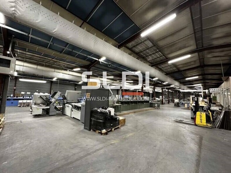 Light Industrial in Bron for sale - Building Photo - Image 2 of 5