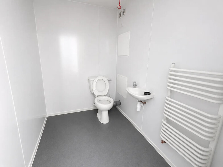 Main St, Perth to rent - Building Photo - Image 3 of 6